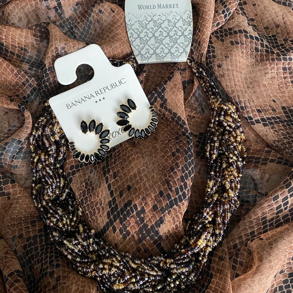 Necklace and Earrings Set - Picture 4 of 11